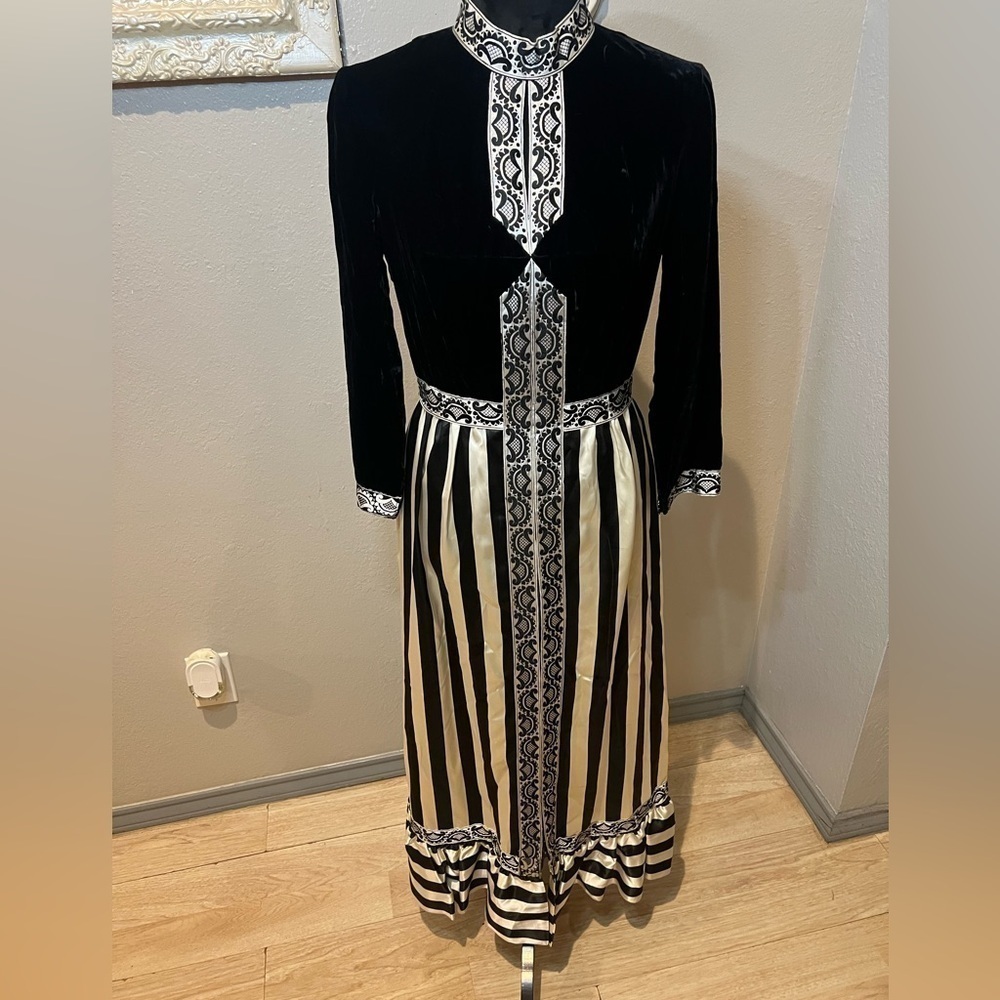 Vintage 1970’s black and whites white striped satin and velvet maxi dress - Picture 6 of 12